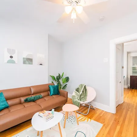 Two Town Homes! 6 Bedrooms, 2 King Beds, Walk To Eats